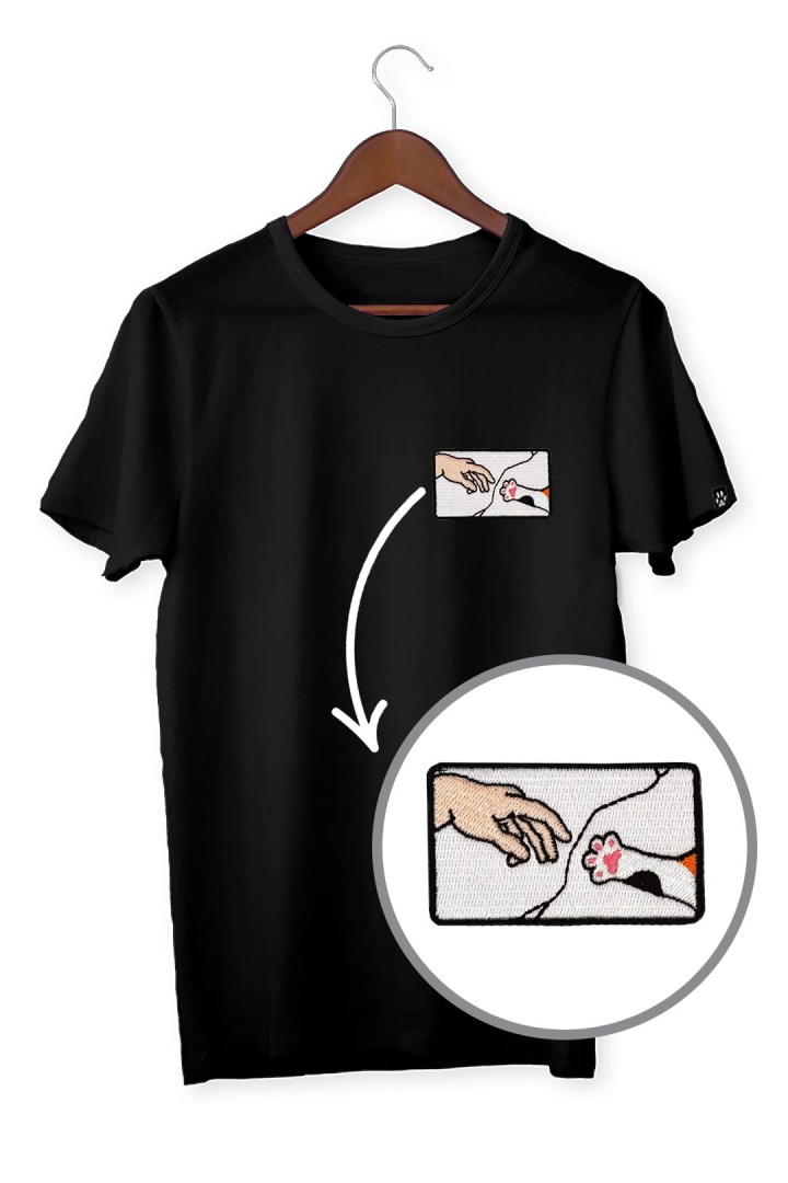 Unisex vyšívané tričko s čiernou mačkou