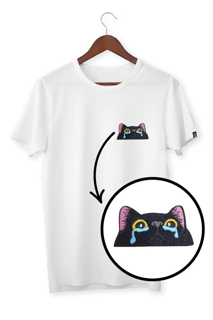 Unisex vyšívané tričko s čiernou mačkou